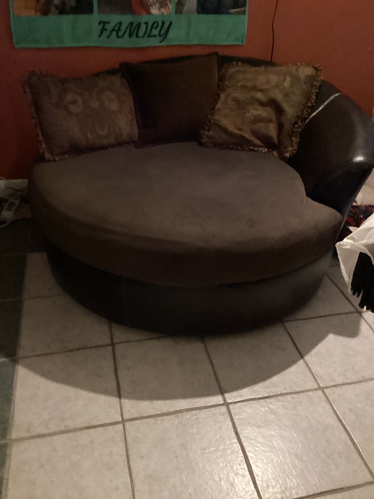 BROWN OVERSIZE CHAIR