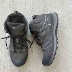 KEEN Women's Terradora Mid Waterproof Hiking Boot size 9.5