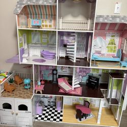 Kid Kraft Doll House