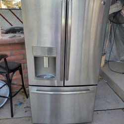 GE stainless Steel Refrigerator 
