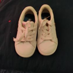 Sneakers Size 8 $8 