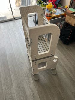 Toddler little helper ladder