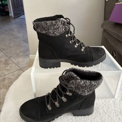 Boots Women’s Size.8.5