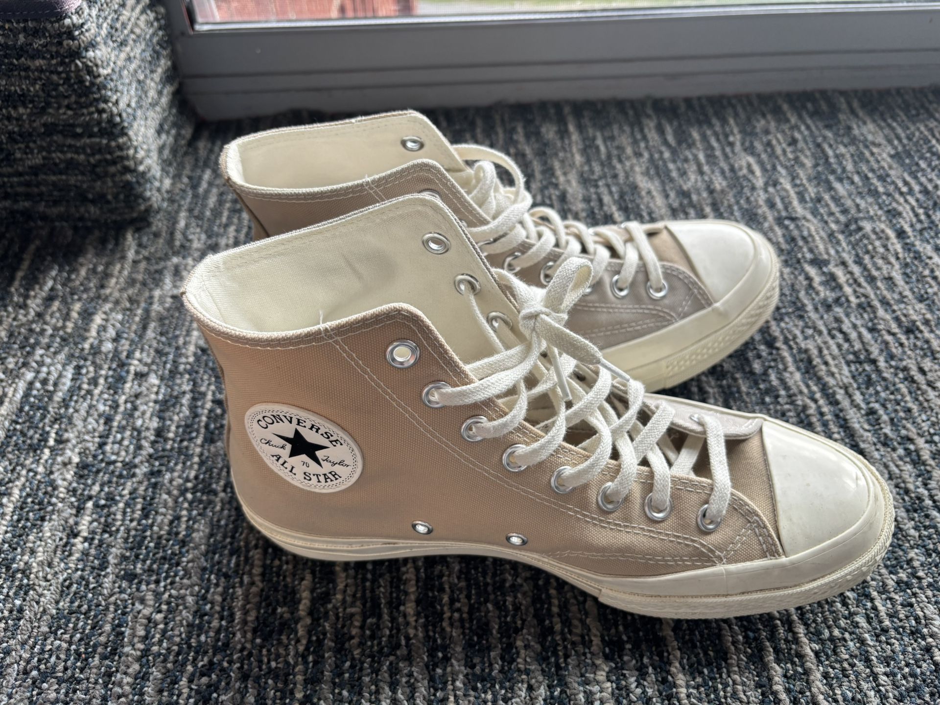 Converse sneakers unisex (men size8)(women size 10)