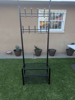Coat hanger with shoe rack