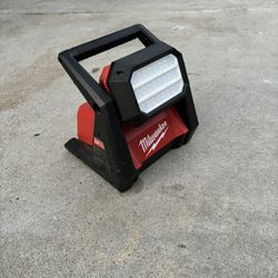 Milwaukee 4000 Lumen Light 
