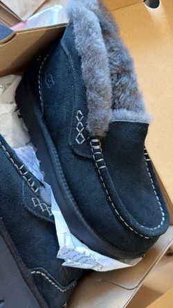 Ugg slipper shoe brand new in box