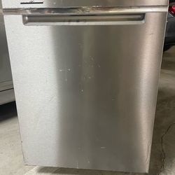 Whirlpool 24 “ stainless steel dishwasher with AI Intelligent wash