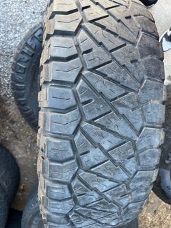 MATCHING PAIR OF LT 285/ 75 R 18 NITTO RIDGEGRAPPLER TIRES