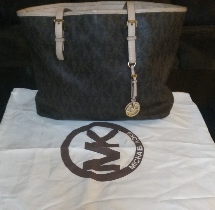 Michael Kors Jet Set Travel Bag