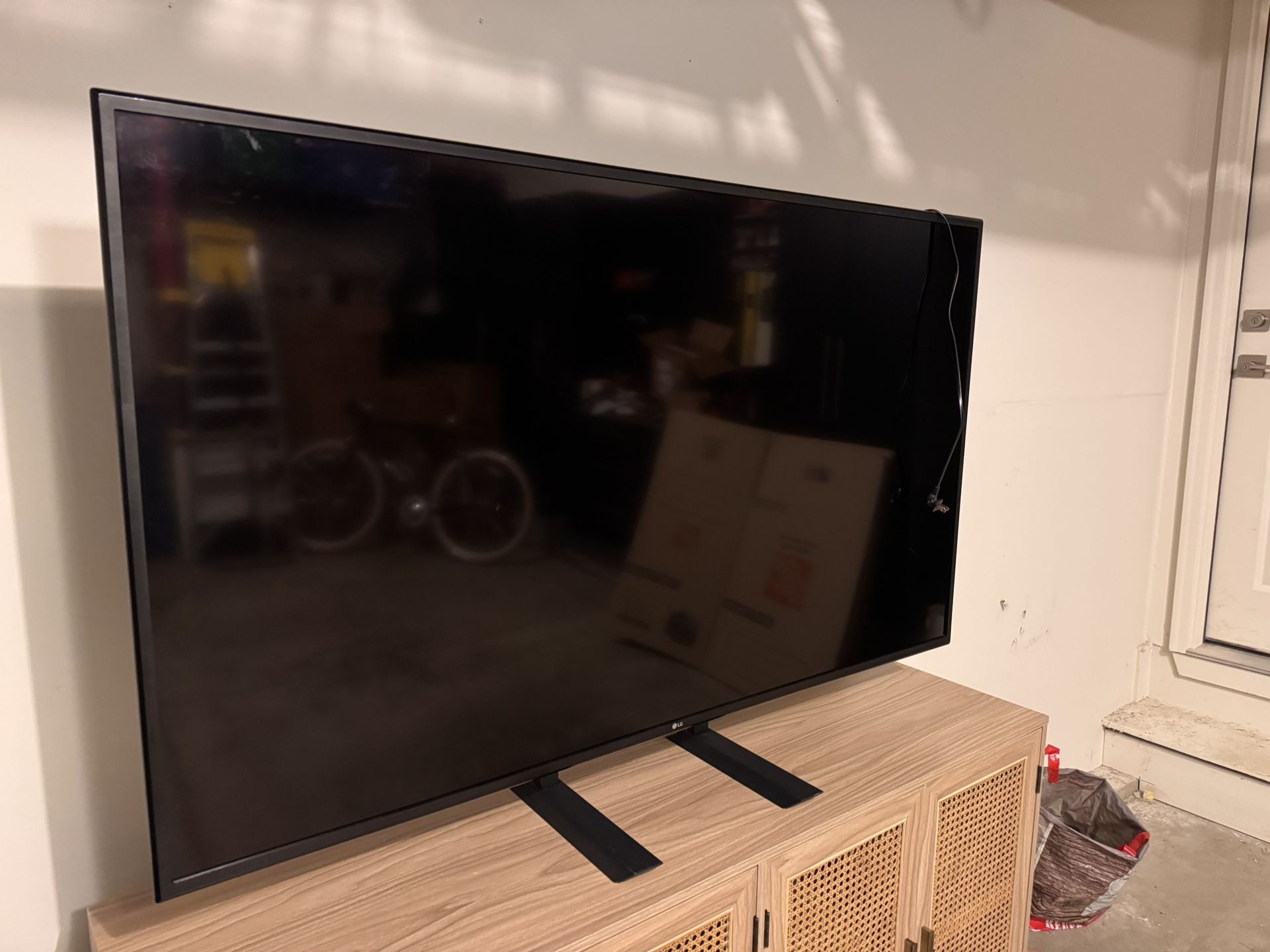 60” LG TV