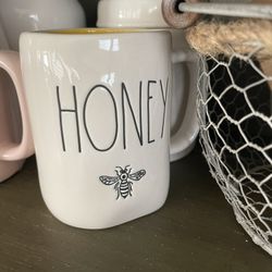 Rae Dunn HONEY Mug 🐝 