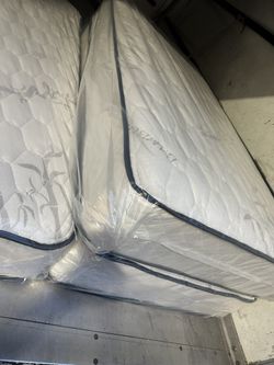 Twin size Memory Foam Mattresses ! 