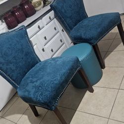 Two Modern Acent Chair And Table 