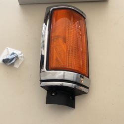 Mitsubishi Pickup 1987 To 1996 Park Lamp (chrome) Passenger Side Assembly 