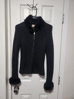 KNITTED BLACK SWEATER