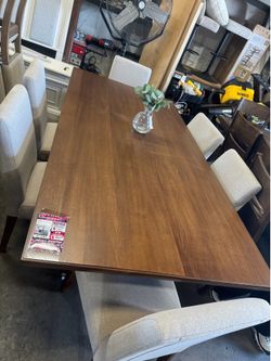 Brand-new Thomasville Whidbey dining set 🤎 Includes a large wooden table and 6 upholstered chairs. Costco price is $1,199.99—our price is only $850 c