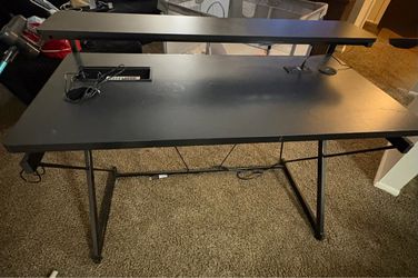 Gaming desk