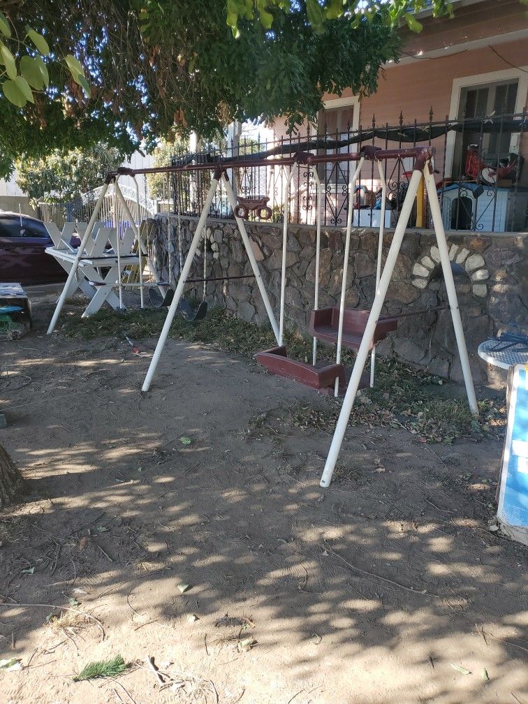 Play ground swing set/ Columpio