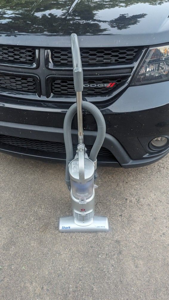 SHARK EURO PRO VACUMM CLEANER LIKE NEW MAKE OFFER