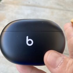 Beats Studio Buds 