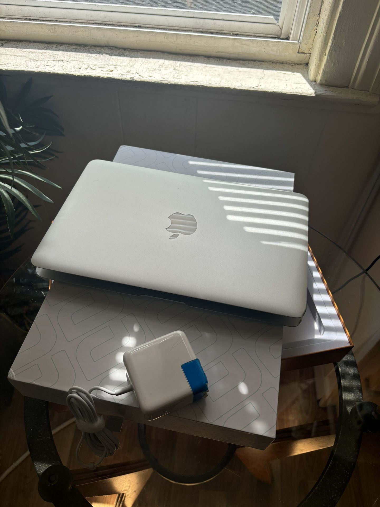 Apple MacBook
