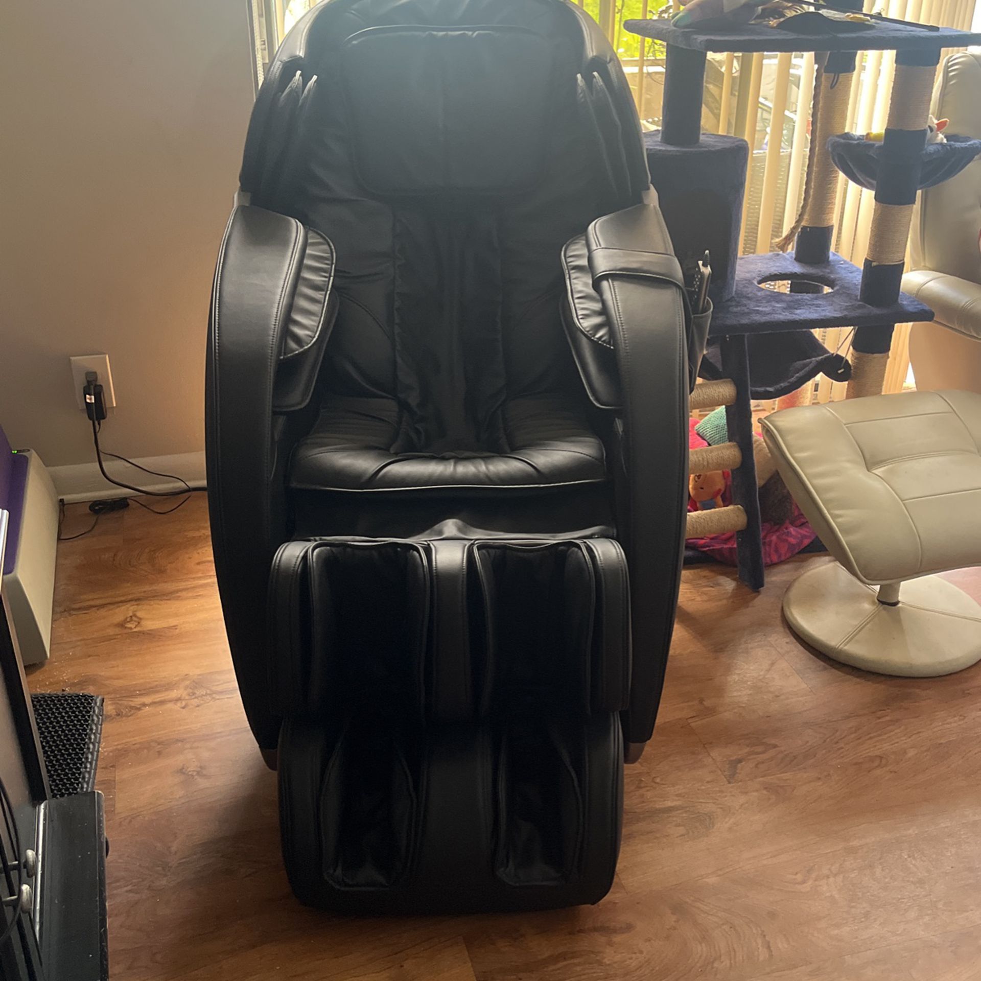 Insignia Zero Gravity Full Body Massage Chair 