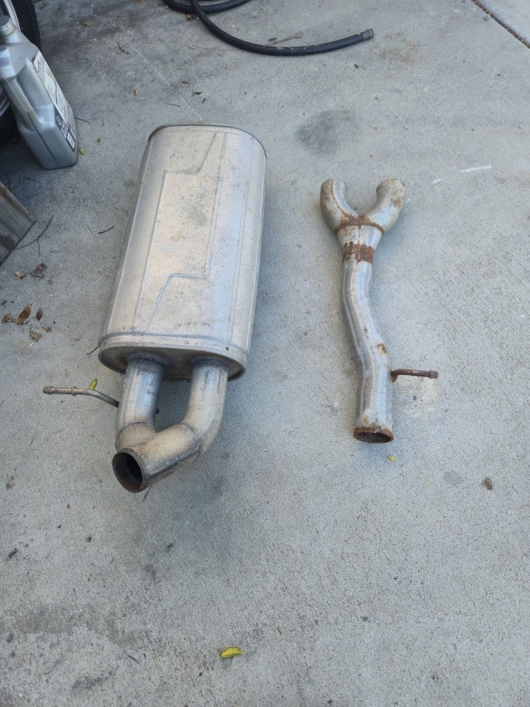 OEM Exhaust Muffler + Y-Pipe - 2001 Chevy Suburban 5.3L (Stock)