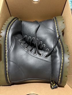 Women’s Doc Martens Size 7