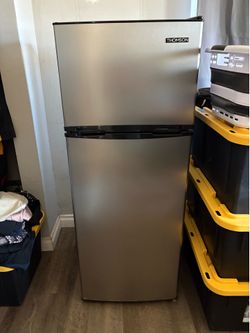 Thomson 7.5 cu. Ft mini fridge