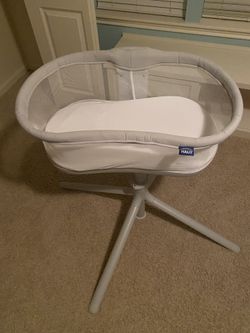 Halo Swivel Bassinet