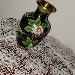 VINTAGE CHINESE CLOISONNE ENAMEL FLORAL FLOWER ARRANGEMENT VASE ACCENT TABLE DECOR WOODEN StAND