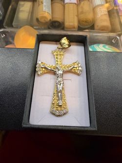 14k Jesús pendant