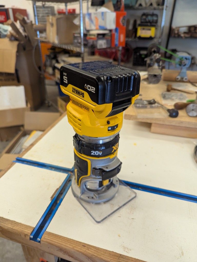 DeWalt MAX XR Brushless Compact Router W/ 5Ah 20V Battery