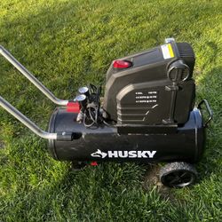 HUSKY AIR COMPRESSOR  8 Gallon 150PSI Hotdog Air Compressor. NEW 