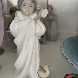 Need to sell  - ladro Porcelain Figurines Birthday 