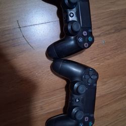 Sony Ps4 dualshock controllers. (2)