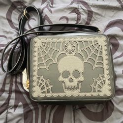 Backstitch Bruja Bag
