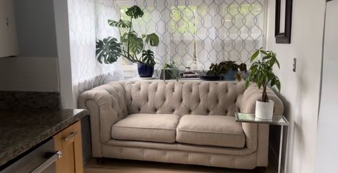 Chic Tufted Chesterfield Loveseat – Like New Condition!