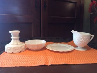 4 vintage pieces westmoreland milk glass