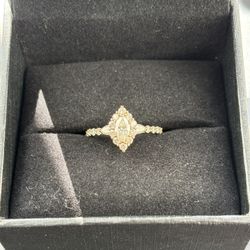 14k Gold / Natrual Diamond Ring
