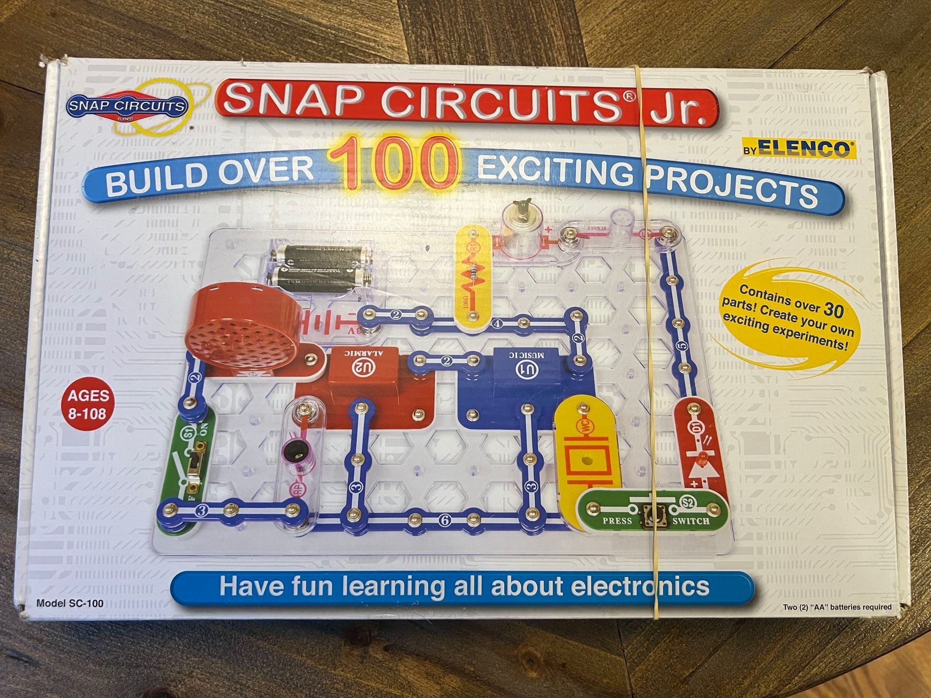 Snap Circuits Jr. SC-100 Electronics Exploration Kit, Over 100 Projects, Full Color Project Manual, 28 Parts, STEM Educational Toy for Kids 8 +