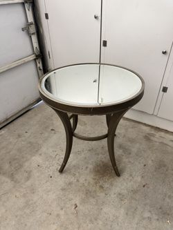 Hooker Furniture Living Room St. Armand style Accent Martini Table
