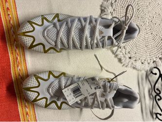 Freak 22 Football Cleats Size 10