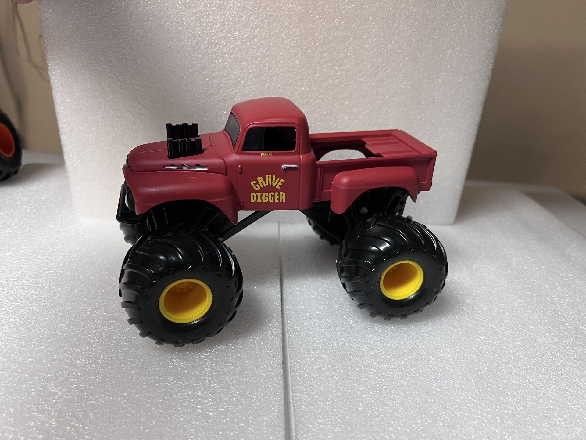 Monster Jam, Official Grave Digger Retro Monster Truck Die-Cast, 1:24