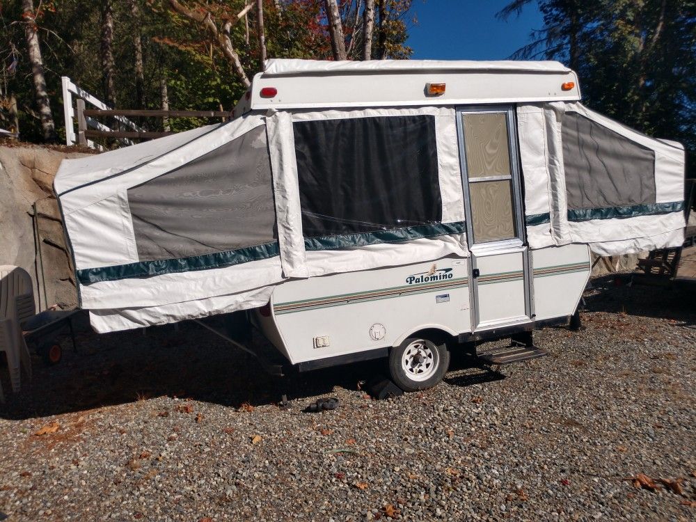 2001 Palomino Colt Pop-up Trailer