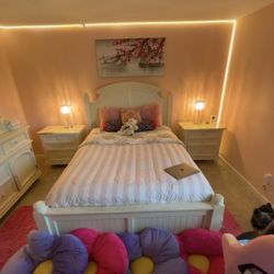 White Queen Bedroom Set with 2 Bedside Stands and Chest of Drawers