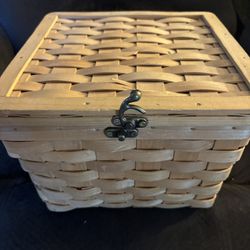 Basket 9x9x5 brass latch lined