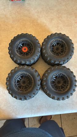 Traxxas maxx original stock wheels and tires