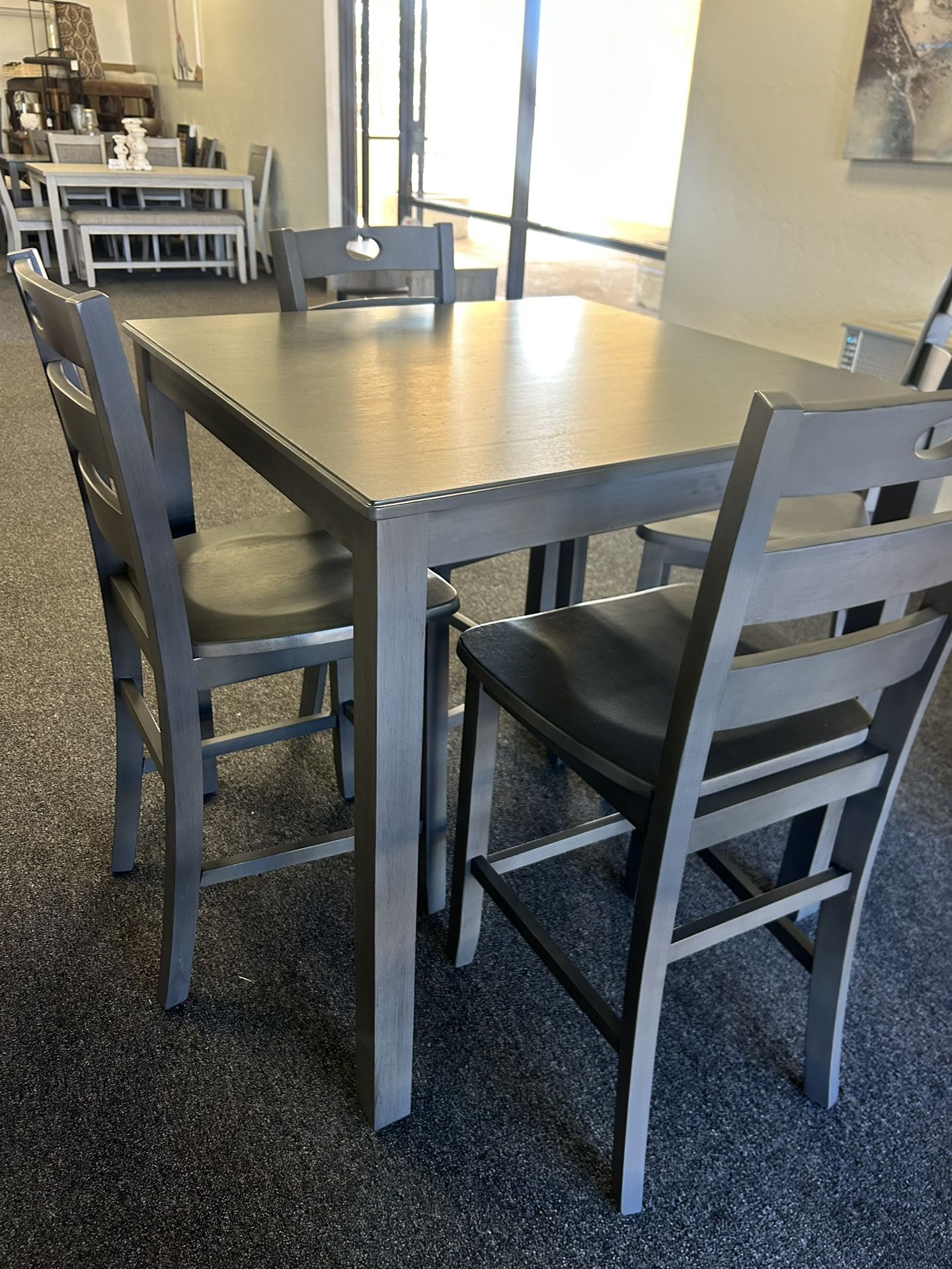 Dining Table With 4 Stools 